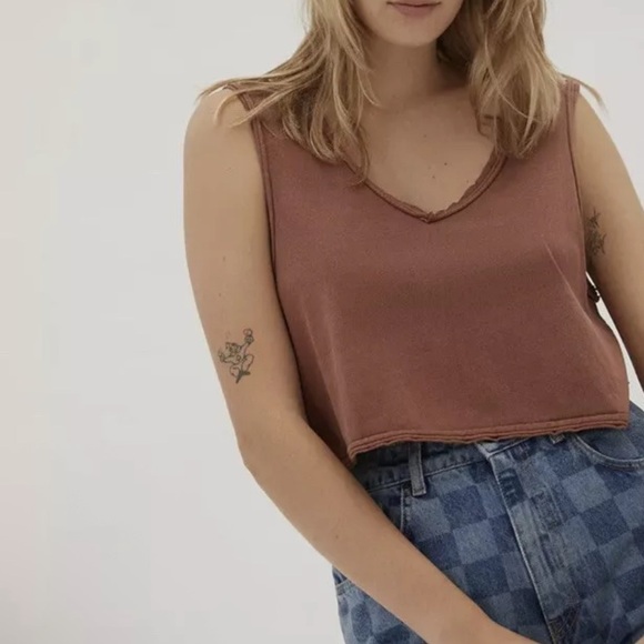 Urban Outfitters Small Milo Muscle Raw Edge Cropped V Neck Tank Top Brown - Picture 5 of 5